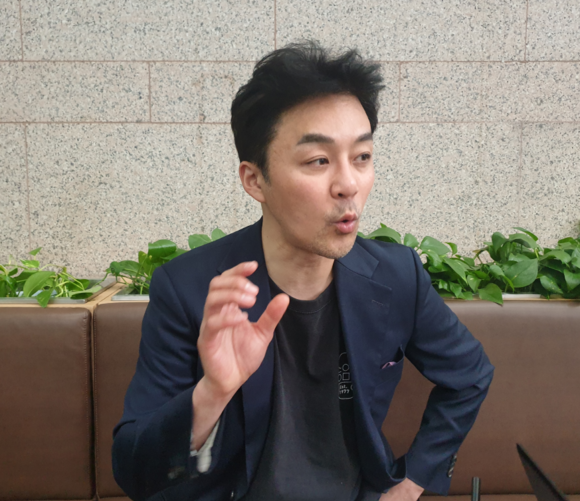 부산형 스타트업 플렛폼 '데우스밸리'를 설계한 박세정 박사와 인터뷰한 모습. ⓒ 프라임경제