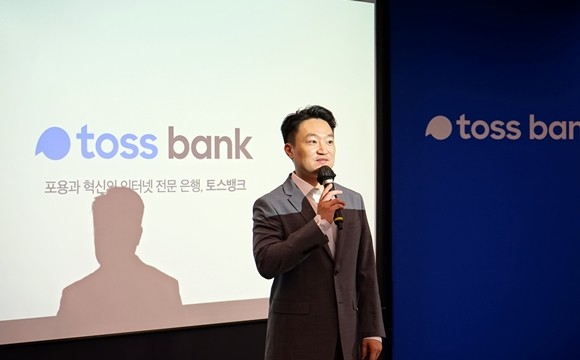 이날 홍민택 대표가 토스뱅크 본인가 심사결과 간담회를 열고 초기 사업 전략과 출범 시기 등을 발표했다. ⓒ 비바리퍼블리카