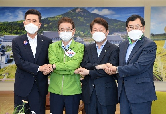 (왼쪽부터) 이강덕 포항시장, 이철우 경북도지사, 권영진 대구시장, 주낙영 경주시장. ⓒ 포항시