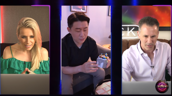 지니로봇이 스페인 'MWC'서 영국 BBC와 인터뷰를 진행했다. 왼쪽부터 차례대로 △ 진행자 Lara Lewington △ 이은승 지니로봇 대표 △ 진행자 Spencer Kelly. ⓒ 지니로봇
