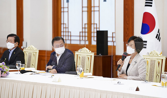 문 대통령의 모두 발언에 이어 박병석 국회의장과 정진석·김상희 국회 부의장, 윤호중·윤재옥·박광온·이종배 위원장의 공개 인사말이 이어졌다. ⓒ 청와대