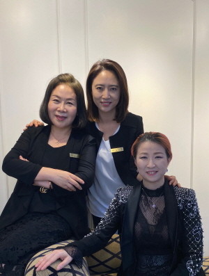 왼쪽부터 한금주 이사 · 김진연 부원장 · 채송화 대표. ⓒ 종로아뜰리에뷰티아카데미