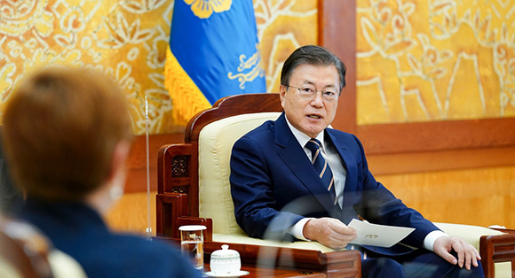 문 대통령은 "양국은 민주주의와 인권, 법치라는 같은 가치를 공유하고 같은 목표를 추구하며 함께 발전해 왔다"고 말했다. ⓒ 청와대