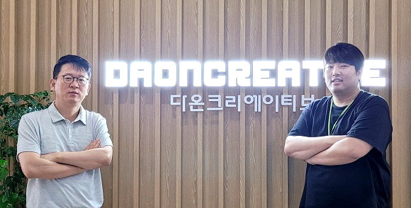 이용만 대표(왼쪽)와 정종욱 다온크리에이티브 상무. ⓒ 다온크리에이티브