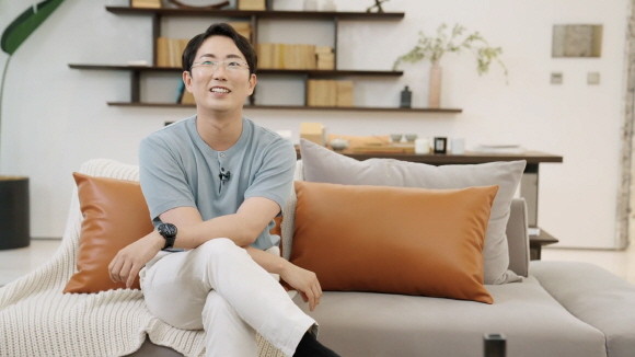롯데건설 유튜브 콘텐츠를 통해 이호창 본부장의 집으로 깜짝 공개된 '르엘 대치' 내부 모습. © 롯데건설