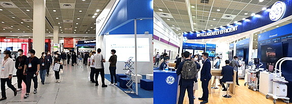 국제병원의료 산업박람회가 코엑스에서 오는 2일까지 전시된다. 첨단 ICT기술을 접목한 의료 산업기기를 체험해보는 관람객들로 전시회장이 북적였다. = 김상준 기자