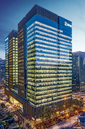 GS건설은 지난 5월 기존 지속가능경영위원회를 확대 개편한 ESG위원회를 출범하면서 ESG 경영 가속화를 추진하고 있다. © GS건설