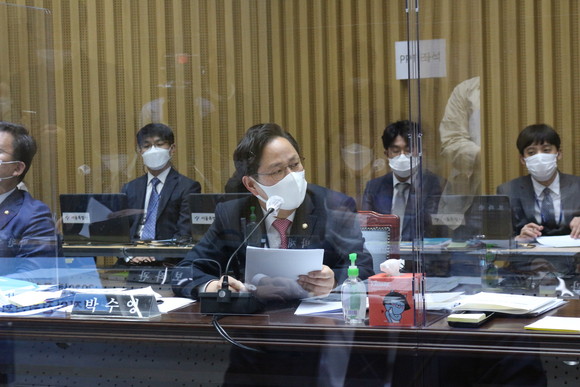 박수영 의원이 국정감사에서 대장동 게이트를 주장하며 수천억 낮은 금액을 책정했다고 지적하고 있다. ⓒ 프라임경제