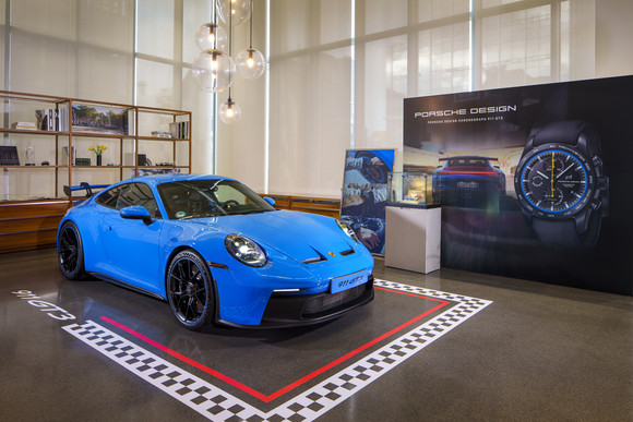 신형 911 GT3, 포르쉐 디자인이 제작한 특별한 디자인의 911 GT3 익스클루시브 크로노그래프. ⓒ 포르쉐코리아