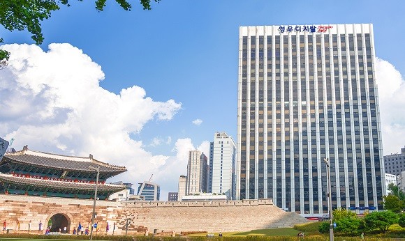 영우디지탈은 기업의 지속적 성장과 보다 나은 고객 만족을 위한 환경 조성을 위해 내년 8월 남대문에 위치한 구 롯데손해보험빌딩으로 사옥을 이전한다. ⓒ 영우디지탈