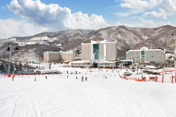 컴퍼니합이 카카오메이커스와 함께 '비발디파크 윈터에디션' 패키지를 선보인다. © 컴퍼니합