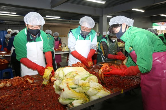 청주시새마을회는 '2021 사랑의 김장나누기' 사업을 전개했다. ⓒ 청주시