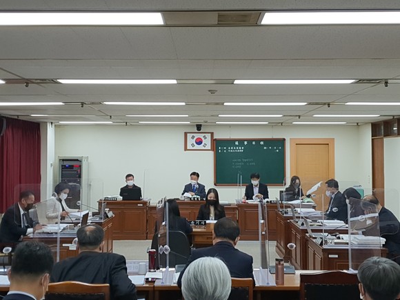 충북도의회 행정문화위원회는 지난 10일부터 2021년도 공보관 대상으로 행정사무감사 행정사무감사 돌입했다. ⓒ 의회사무실