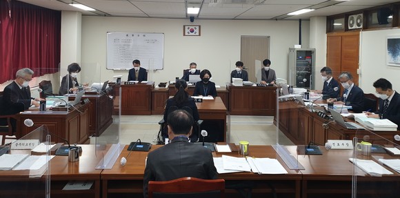 충북도의회 정책복지위원회는 16일 4개 민간위탁기관 행정사무감사을 실시했다. ⓒ 의회사무국
