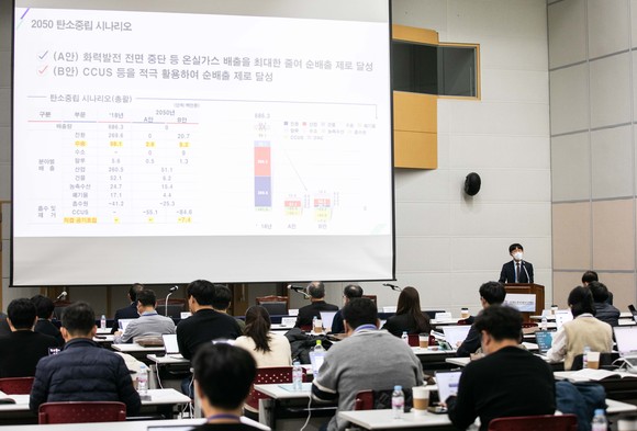 이민우 산업통상자원부 자동차과장이 발표를 하고 있다. ⓒ 한국자동차기자협회