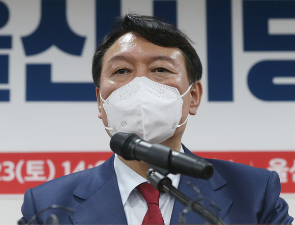 국민의힘 윤석열 대선 경선 후보가 지난 23일 오후 울산시당 이전 개소식에 참석해 발언하고 있다. ⓒ 연합뉴스