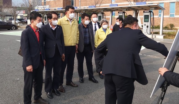 충남도의회 농수해위는 19일 보령해양머드박람회 조직위원회를 방문해 박람회 추진상황을 점검하고 있다. ⓒ 의회사무국
