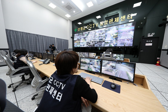 CCTV 통합관제센터. ⓒ 산청군