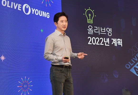 구창근 CJ올리브영 대표가 올리브영의 주요 성과와 서업 전략에 대해 발표하고 있다. © CJ올리브영