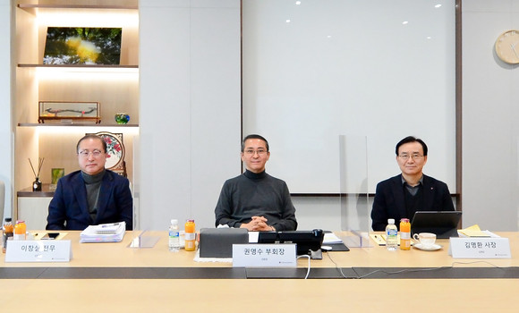 (왼쪽부터) LG에너지솔루션 CFO 이창실 전무, CEO 권영수 부회장, CPO 김명환 사장. ⓒ LG에너지솔루션