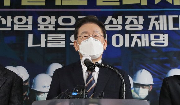 이재명 더불어민주당 대선 후보가 12일 오전 서울 서초구 한국산업기술진흥협회에서 산업 분야 정책 공약을 발표하고 있다. ⓒ 국회사진기자단