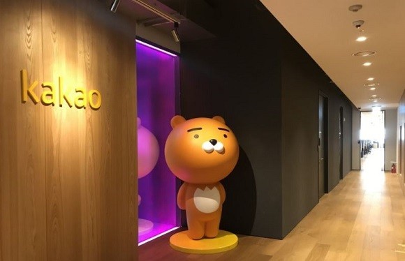 연이은 계열사 잡음을 잠재우기 위해 컨트롤타워를 강화한다고 밝힌 카카오(035720)에 노조는 구성원 및 주주신뢰 회복을 위한 '신뢰회복위원회' 구성을 제안했다. ⓒ 카카오