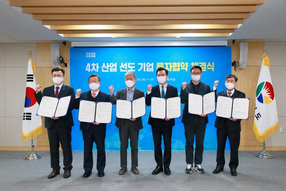 사천시와 ㈜스프링클라우드가 800억원 규모의 투자협약을 체결하고 있다. ⓒ 사천시