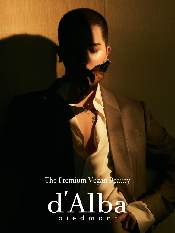 달바가 아티스트 송민호와 함께 유니크하고 감각적인 무드의콜라보 굿즈를 출시했다. © 달바
