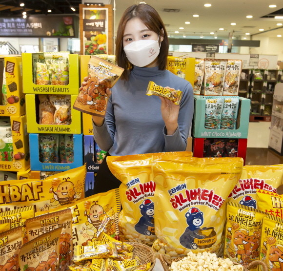 홈플러스가 창립 25주년을 기념해, 국내 유수의 식품 및 주류 브랜드와 공동 기획한 신제품을 단독 출시한다. © 홈플러스