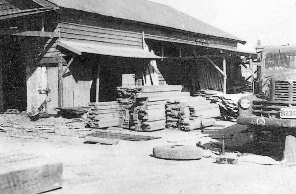 '국내 건설사 최고(最古) 역사'를 자랑하는 DL이앤씨 첫 발걸음은 1939년 10월10일 인천 부평역 앞 로터리 부근 길가 초가집에 설립된 초창기 목재와 철물 등 취급하는 건설 자재 판매회사 '부림상회'로부터 시작됐다. © DL이앤씨