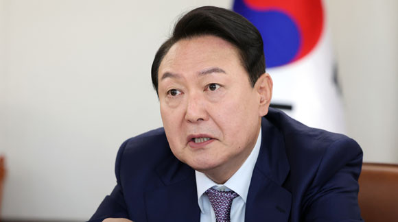 용산 대통령실 청사에서 열린 수석비서관회의에서 윤 대통령이 발언하고 있다. ⓒ 연합뉴스