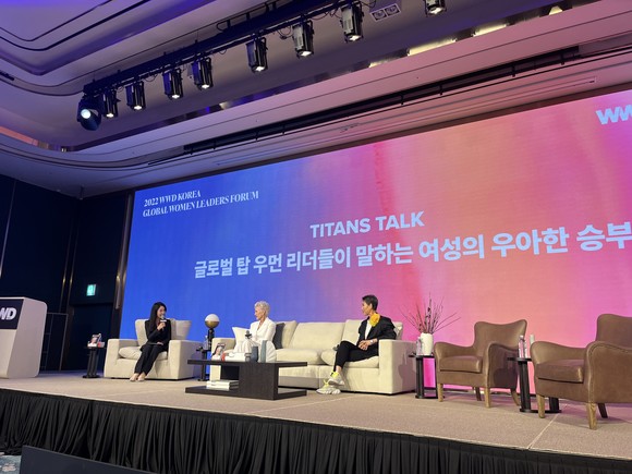 메이 머스크 여사와 김성주 성주그룹 회장이 타이탄 토크를 진행하고 있다. = 김수현 기자