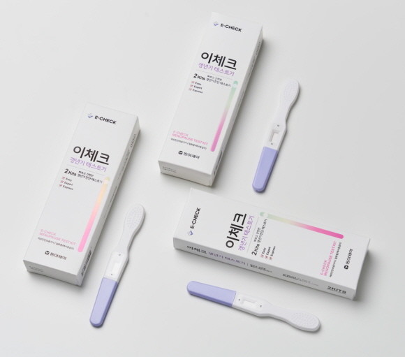 동아제약이 여성 갱년기를 자가 진단할 수 있는 '이체크 갱년기테스트기'를 신규 론칭한다. © 동아제약