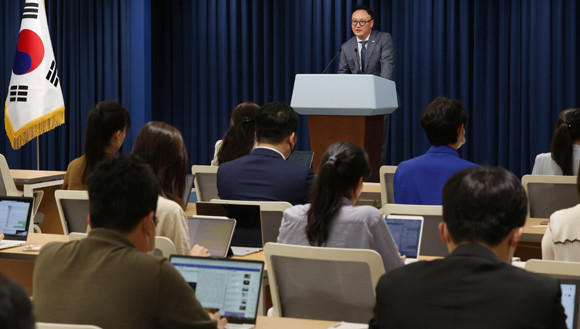 안상훈 사회수석이 2일 대통령실 브리핑룸에서 최근 취학연령 하향 논란에 대해 설명했다. ⓒ 연합뉴스