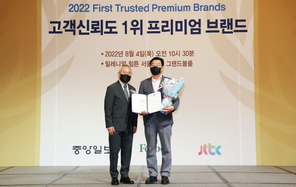지난 4일 가세로 군수는 서해안권 유일의 해양치유센터를 조성 중인 태안군이 해양치유산업 대표도시 브랜드 대상을 수상 후 기념촬영을 하고 있다. ⓒ 태안군