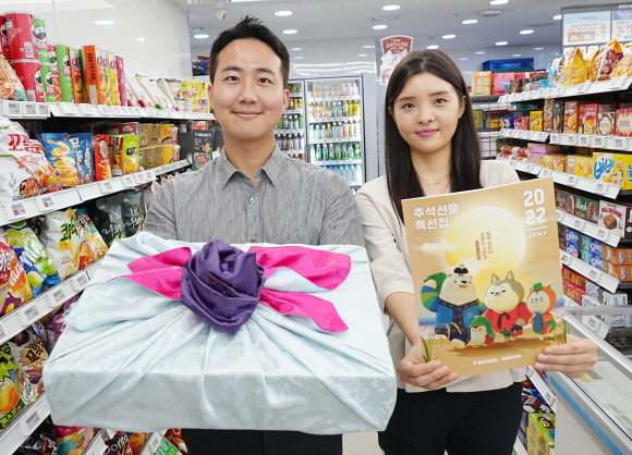 세븐일레븐은 금년 추석 명절을 앞두고 '홈족' '프리미엄' '가성비·가심비' 세 가지 테마로 총 500여 종의 다양한 명절 선물세트를 선보이며 본격적인 판매에 돌입한다. © 세븐일레븐