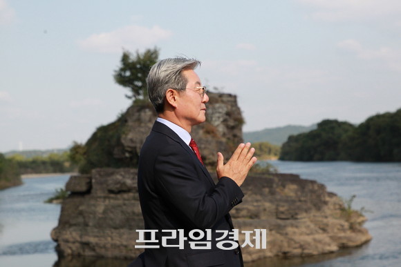 오태완 의령군수가 변화 의령과 살기좋은 미래의령을 위해 깊은 마음으로 소망하고 있다. ⓒ 프라임경제