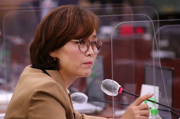 임오경 더불어민주당 의원은 2023년 예산안 비경제부처 부별심사에서 최저학력제 폐지를 주장했다. ⓒ 연합뉴스