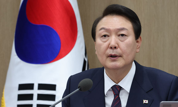 윤 대통령은 국무회의에서 화재예방법과 소방법 시행령을 의결했다. ⓒ 연합뉴스