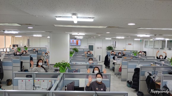국내 최초로 모든 고객 응대 프로세스에 AI 기술을 적용, 일 평균 6만콜, 상담 완결 처리율 70%를 달성했다. ⓒ kt cs