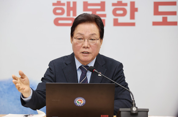 박완수 경남도지사가 도내 투자유치와 기업환경 개선 방안을 주문하고 있다. ⓒ 경남도
