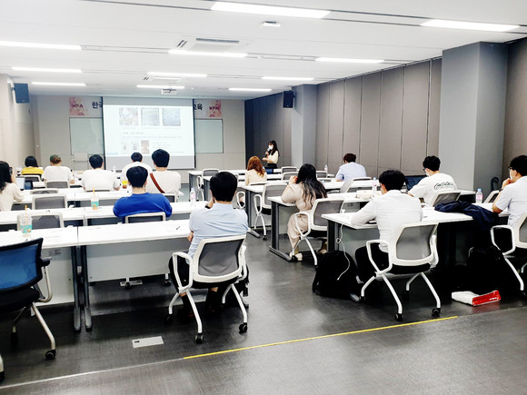 한국프랜차이즈산업협회가 올해 프랜차이즈 가맹본부 대상 식품 위생 교육을 더욱 강화해, 업계 종사자의 역량 강화를 지원하고 국민 건강 증진과 식품 안전 수준 제고에 기여해 나간다. ⓒ 한국프랜차이즈산업협회