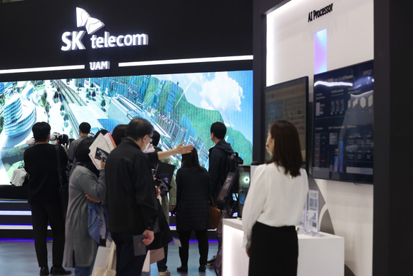 지나 10월 '2022 AIoT 국제전시회'에 참가한 SK텔레콤 부스 ⓒ 연합뉴스