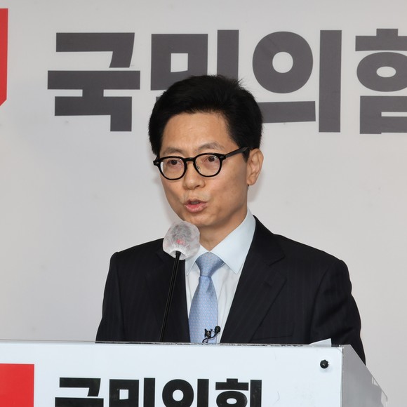 <b>김재원</b> 당원권 정지 1년·태영호 3개월 징계