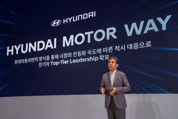 장재훈 현대차 CEO 사장이 지난 20일 '2023 CEO 인베스터 데이'에서 발표하고 있는 모습. ⓒ 현대자동차