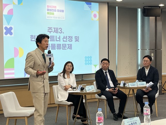 해외 진출 우수 기업사례 공유 및 토론에서는 '현지 정보 부족 및 현지화의 어려움', '수출통관 검역의 어려움', '현지 파트너 선정 및 유통 물류 문제' 등이 논의됐다. 왼쪽부터 차례대로 = 김수현 기자