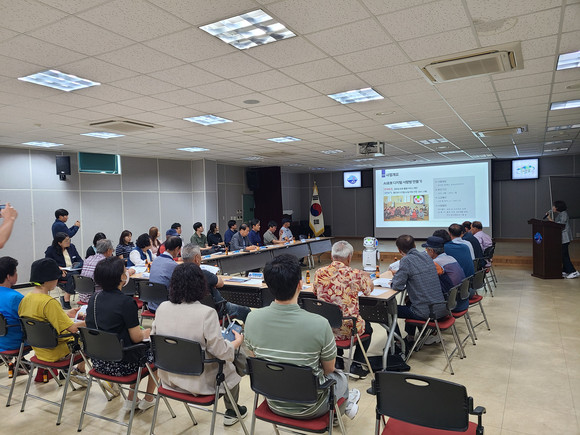 남해군이 인공지능 로봇 활용 활성화 간담회를 개최하고 있다. ⓒ 남해군