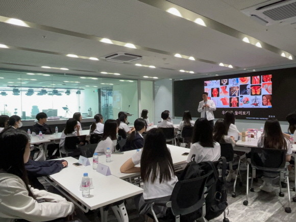 이화여자대학교 의료원 이화의료아카데미가 지난 21일 이대부고 학생들을 대상으로 '인체탐구학교' 프로그램을 진행했다. © 이화의료원