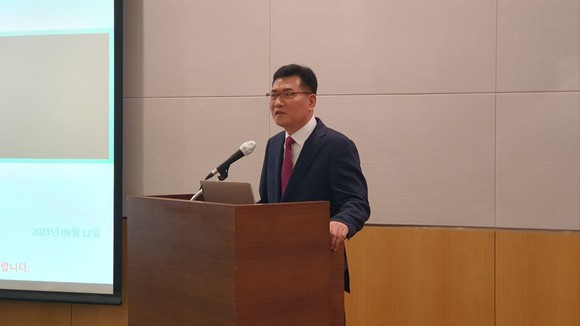 이제중 박셀바이오 대표가 프레젠테이션을 진행 중인 모습. = 박기훈 기자