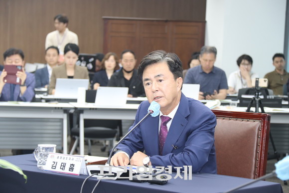 지난 13일 김태흠 충남지사가 '제32회 충청권 행정협의회'에서 충청권 공동현안 협력과 상생발전 방안을 논의하고 있다. ⓒ 프라임경제